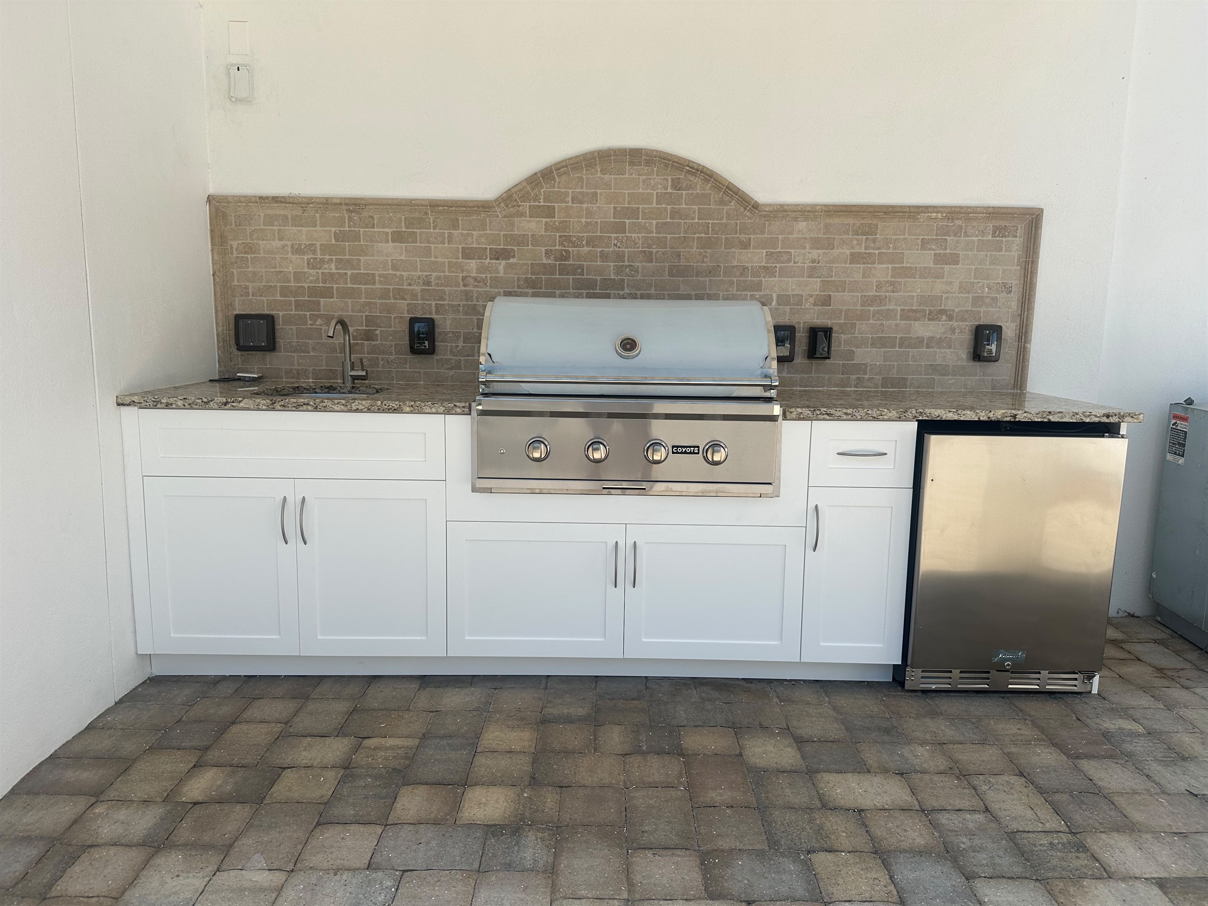 White outdoor kitchen with Shaker door style by Bespoke Cabinets and Doors